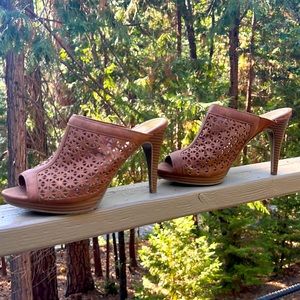 Impo perforated peep toe slide
